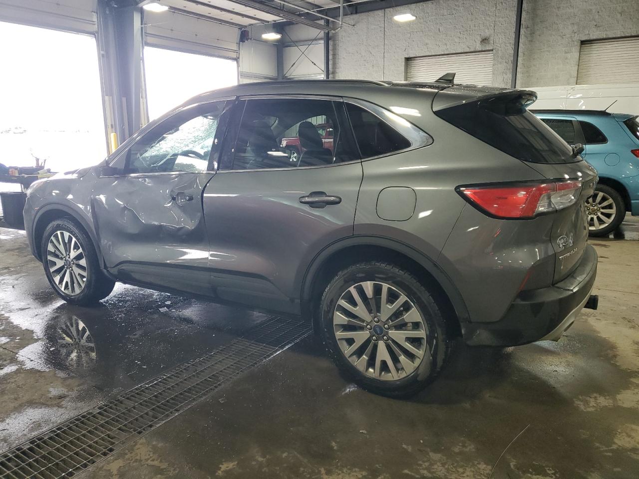 FORD ESCAPE TITANIUM