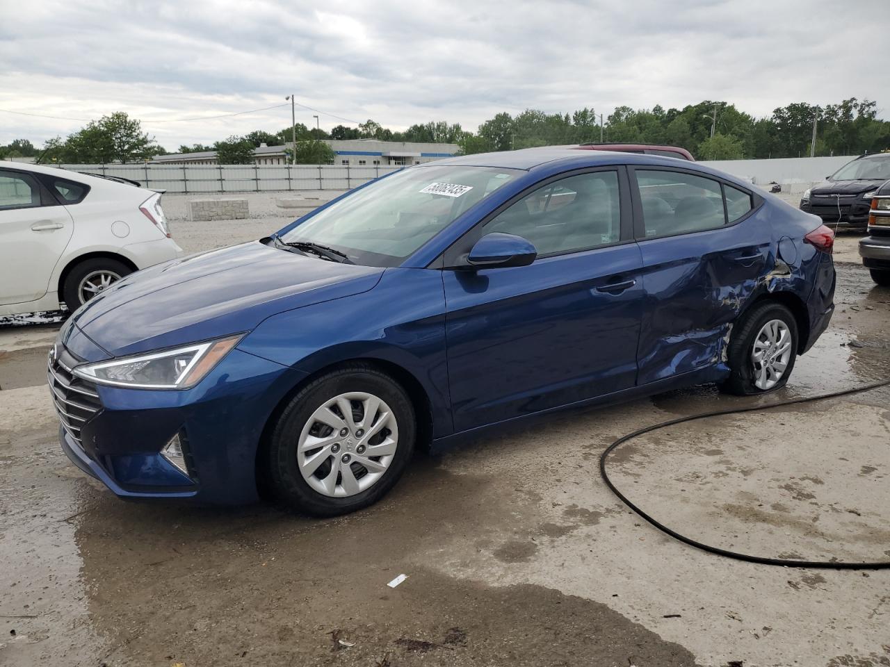 HYUNDAI ELANTRA SE