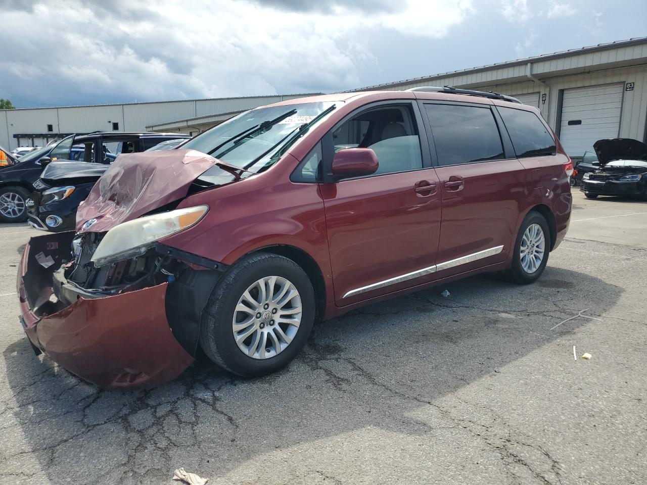 TOYOTA SIENNA XLE