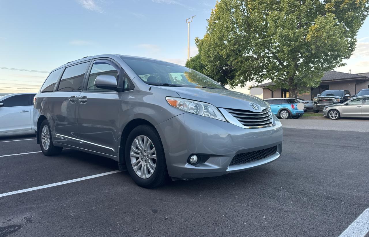 TOYOTA SIENNA XLE