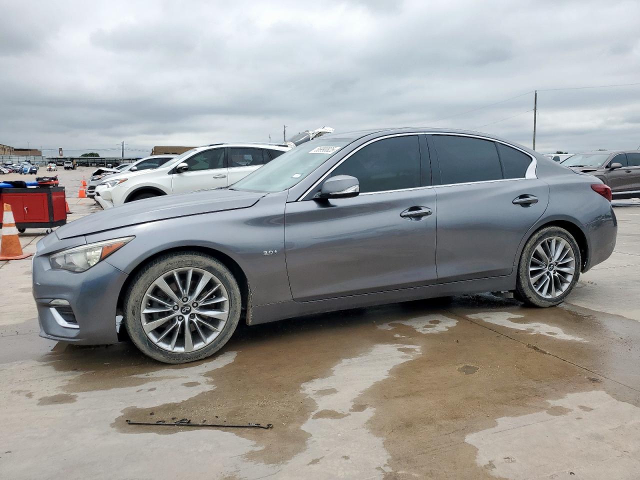 INFINITI Q50 LUXE