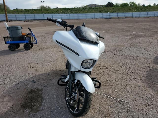 HARLEY-DAVIDSON FLHX 2024 white  gas 1HD1KB713RB608877 photo #3