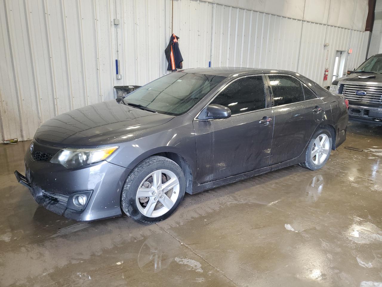 TOYOTA CAMRY BASE