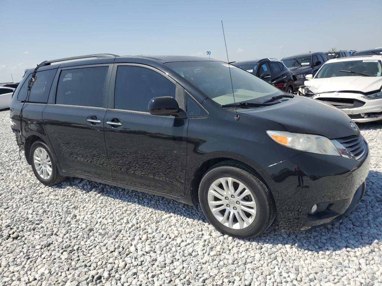 TOYOTA SIENNA XLE