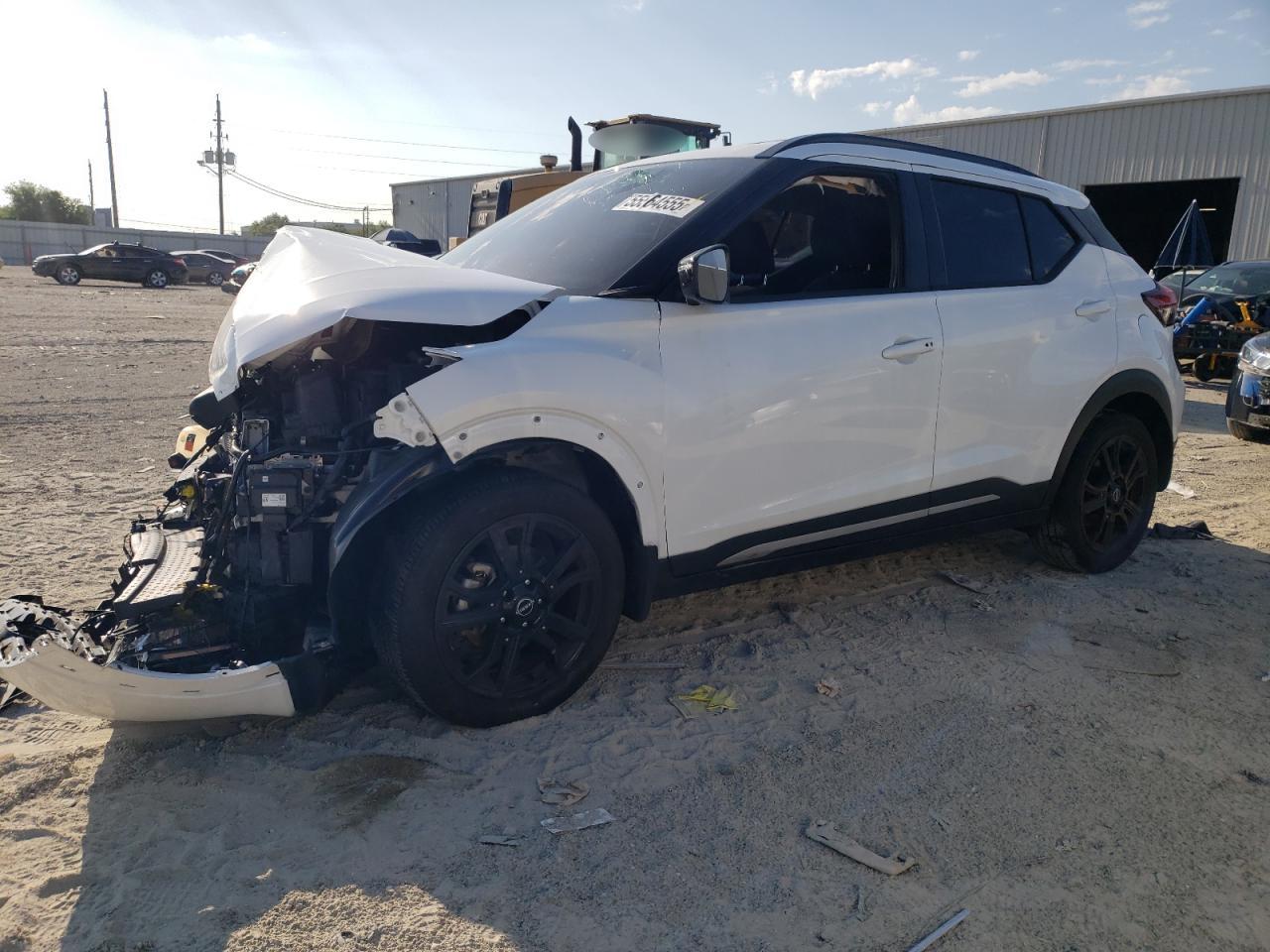 NISSAN KICKS SR