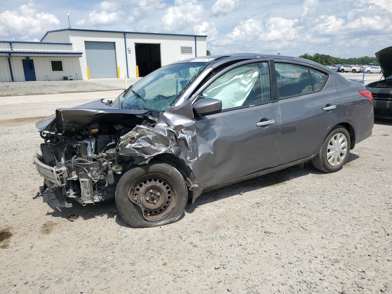 NISSAN VERSA S