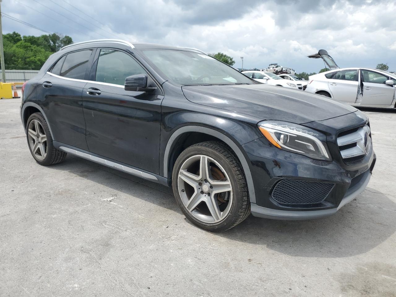 MERCEDES-BENZ GLA-CLASS 2015