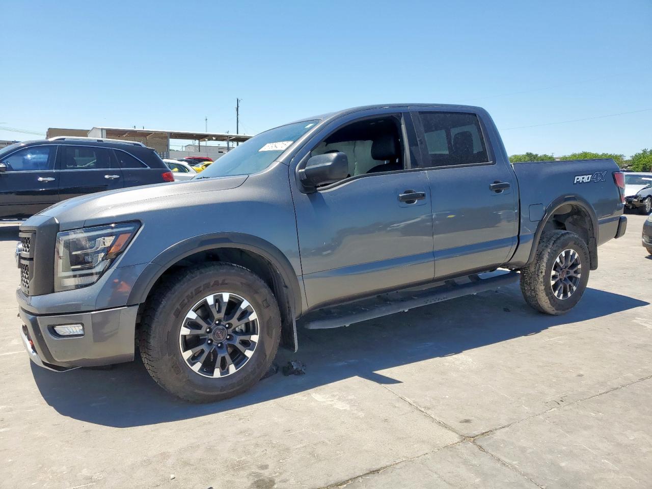 NISSAN TITAN SV