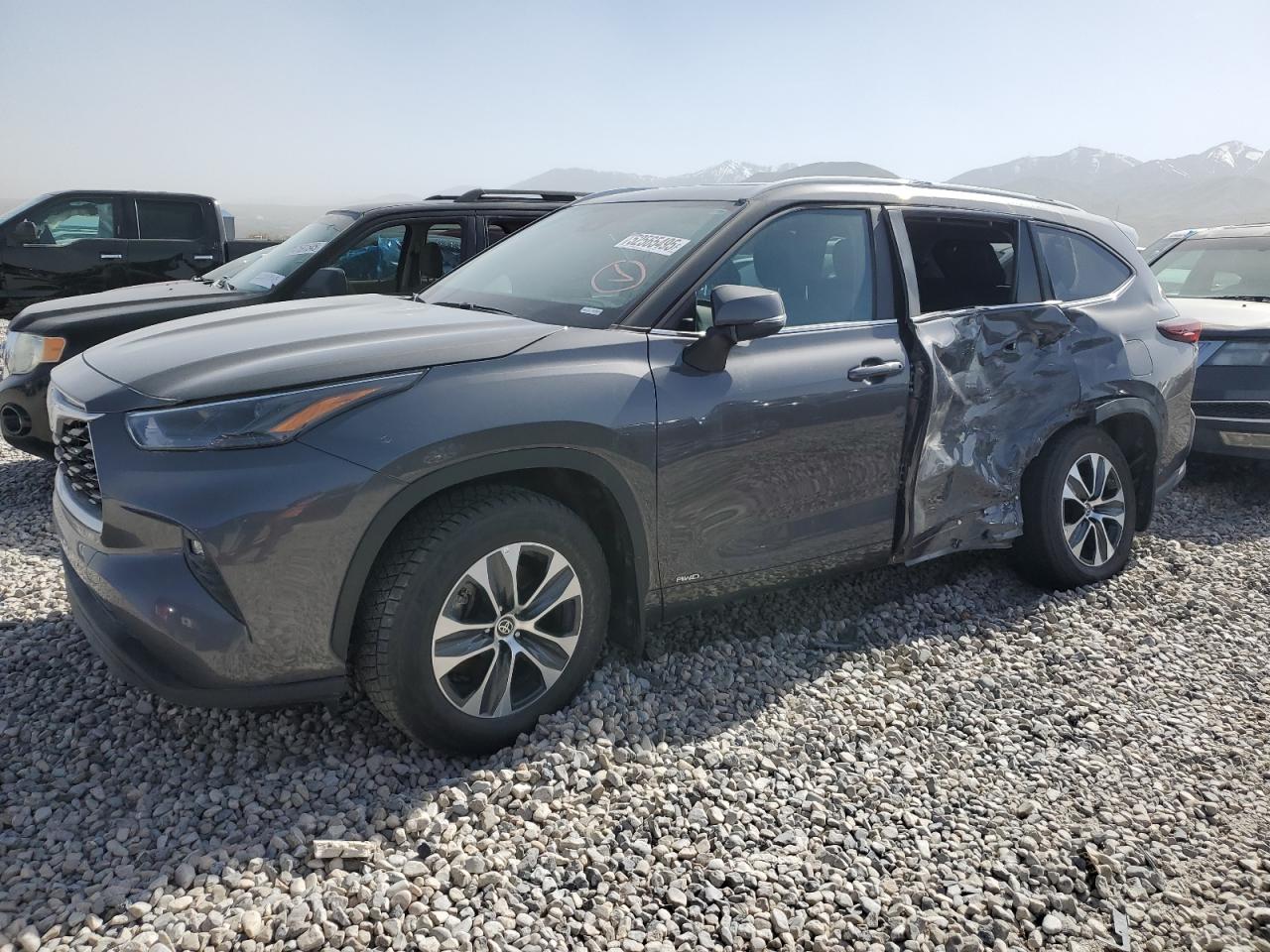 TOYOTA HIGHLANDER HYBRID XLE