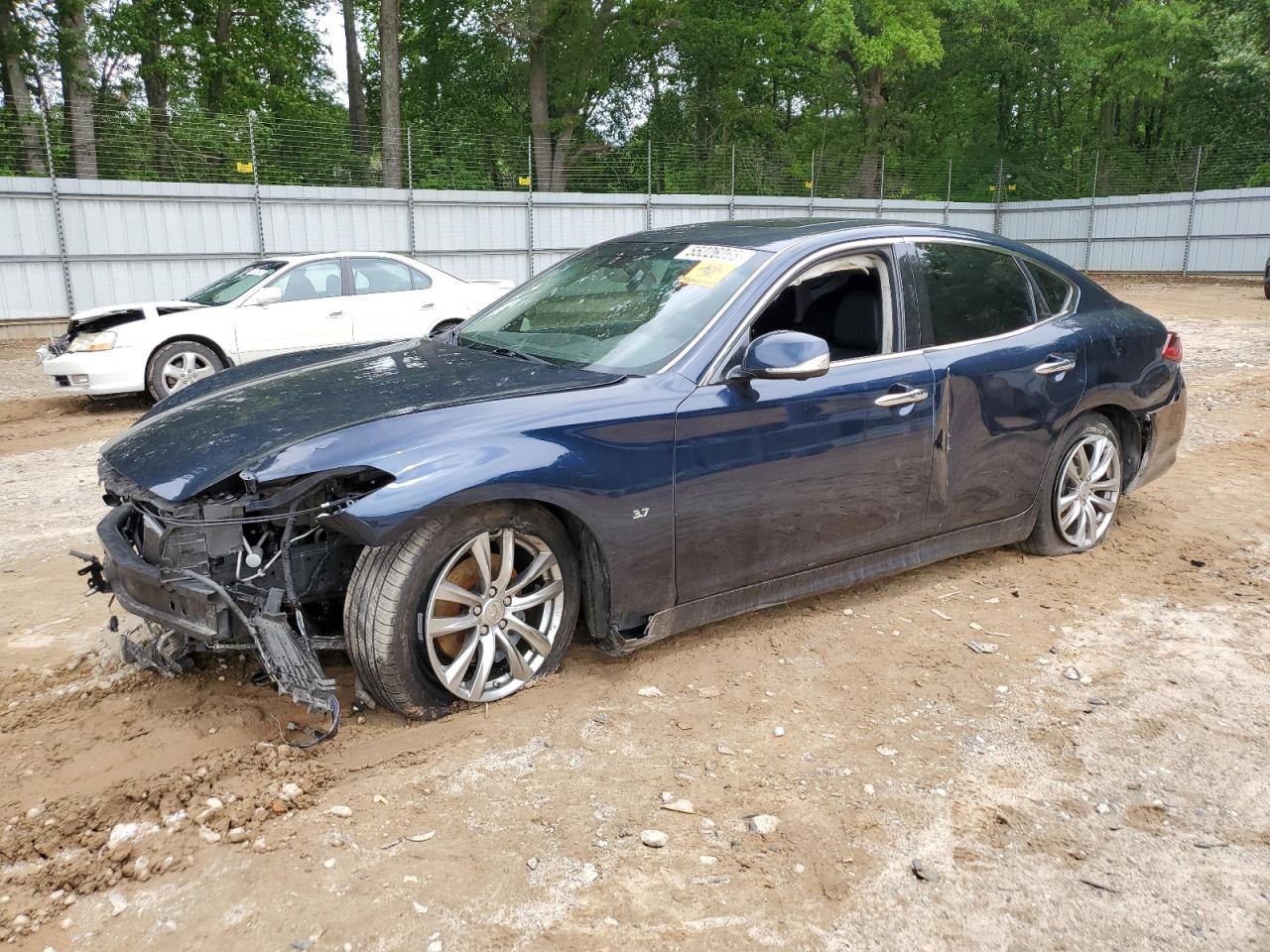 INFINITI Q70 3.7 LUXE
