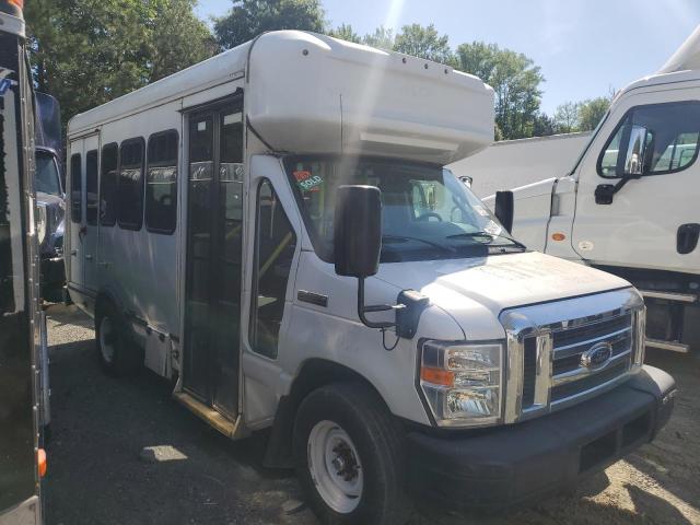 FORD ECONOLINE 2017 white cutaway gas 1FDEE3FS6HDC42986 photo #1