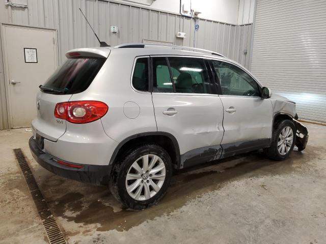 VOLKSWAGEN TIGUAN S 2009 silver  gas WVGAV75N89W005598 photo #4