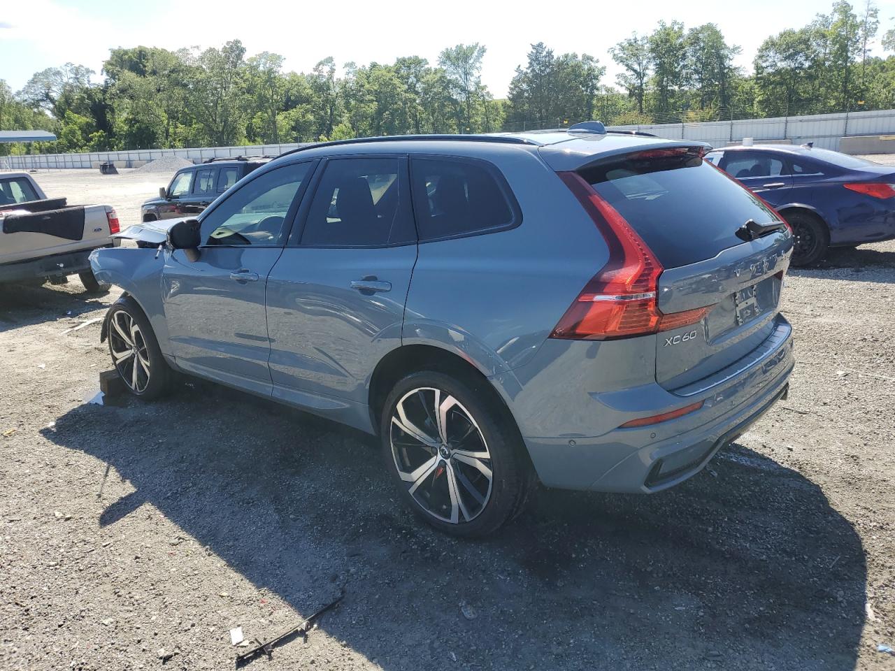 VOLVO XC60 B5 R-DESIGN