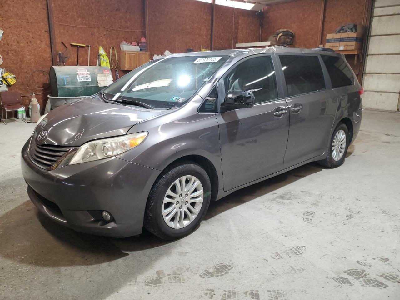 TOYOTA SIENNA XLE