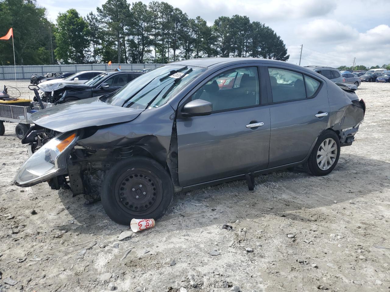NISSAN VERSA S