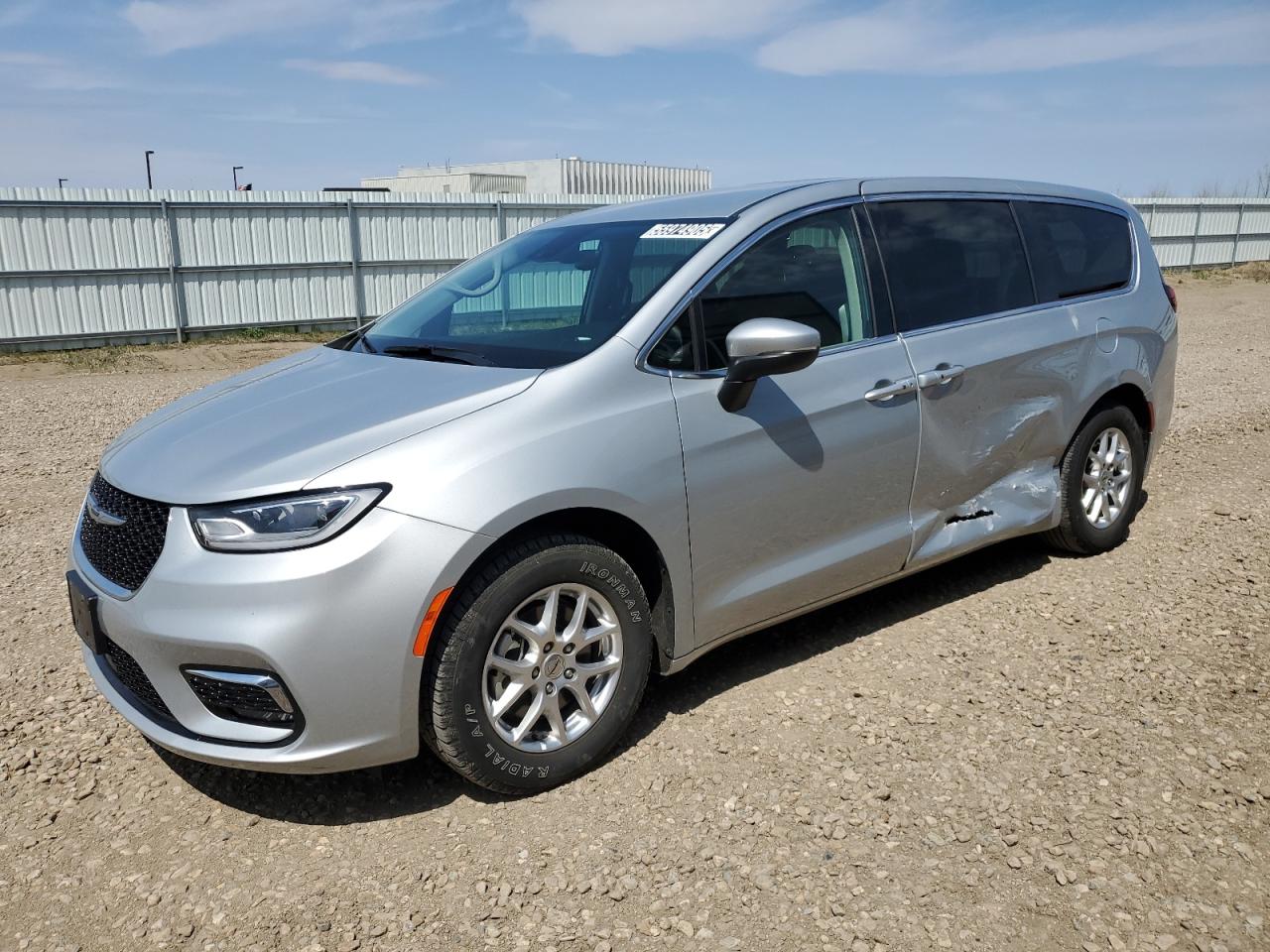  Salvage Chrysler Pacifica