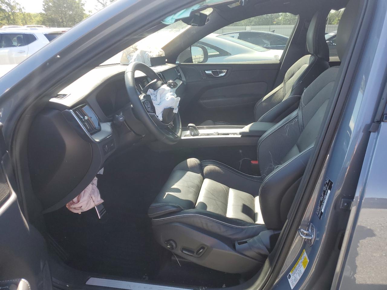 VOLVO XC60 B5 R-DESIGN