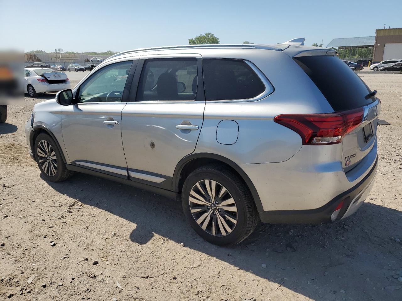 MITSUBISHI OUTLANDER SE