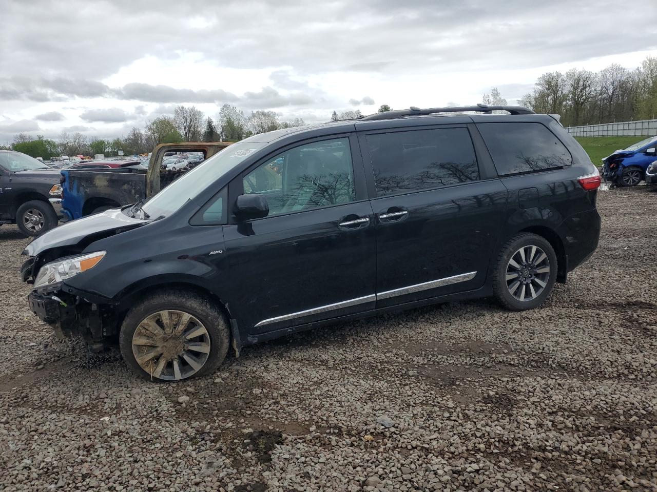 TOYOTA SIENNA XLE