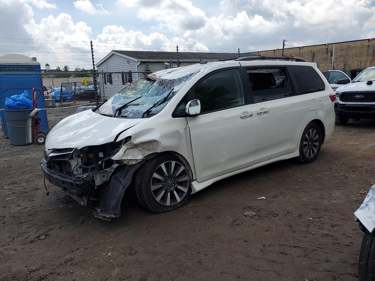 TOYOTA SIENNA XLE