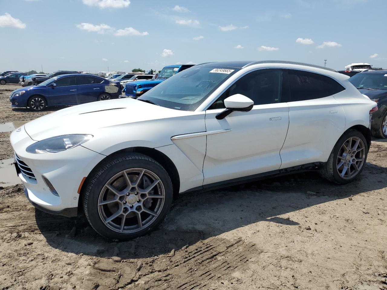 ASTON MARTIN DBX