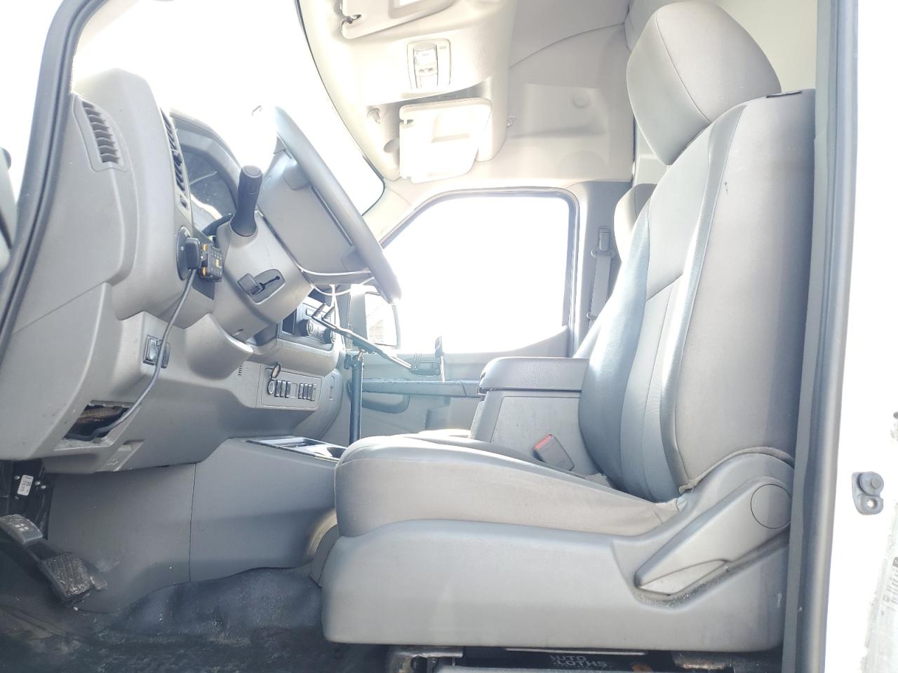 NISSAN NV2500 2500 S