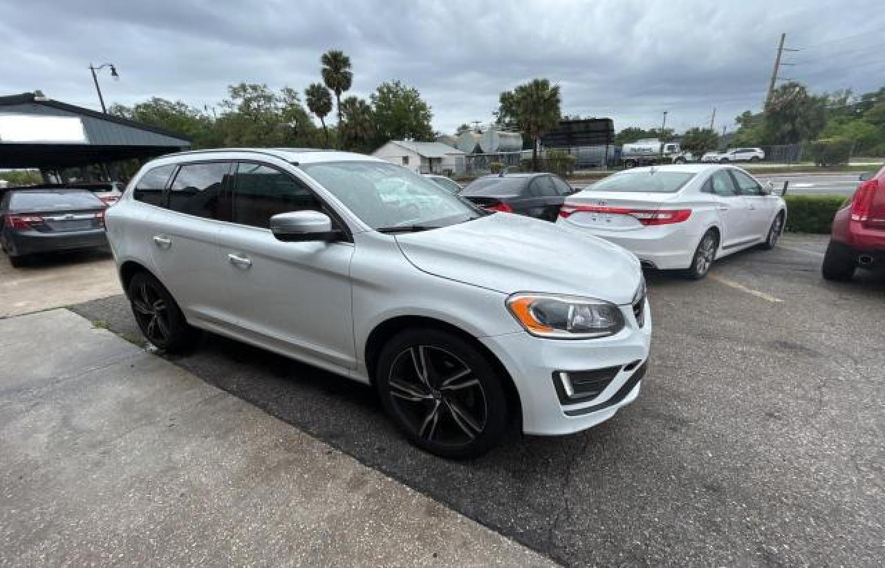 VOLVO XC60 T6 R-DESIGN PLATINUM