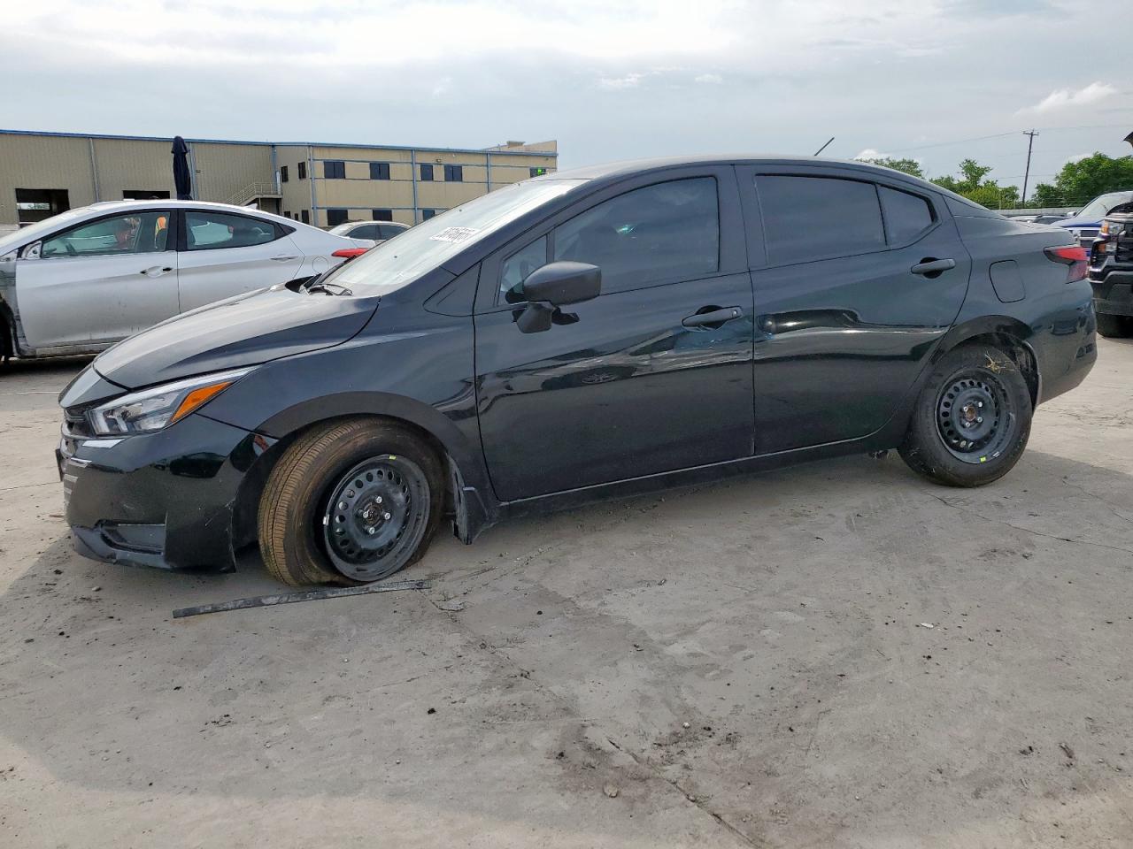NISSAN VERSA S