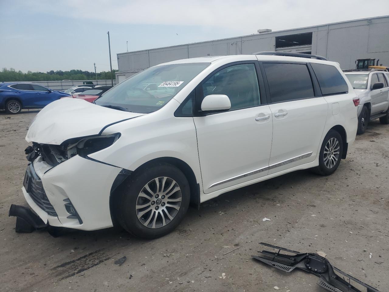 TOYOTA SIENNA XLE
