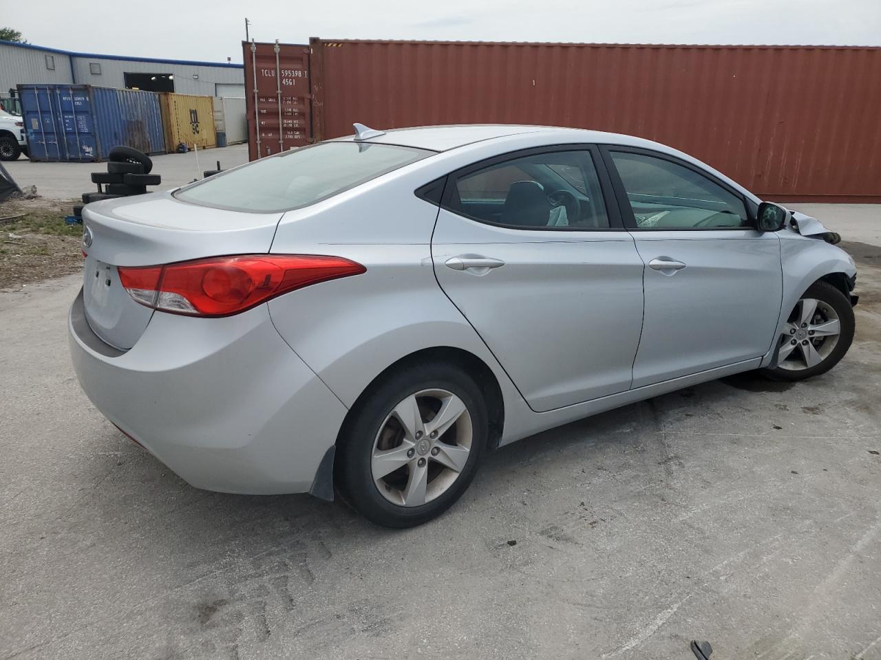 Hyundai Elantra gl 2013