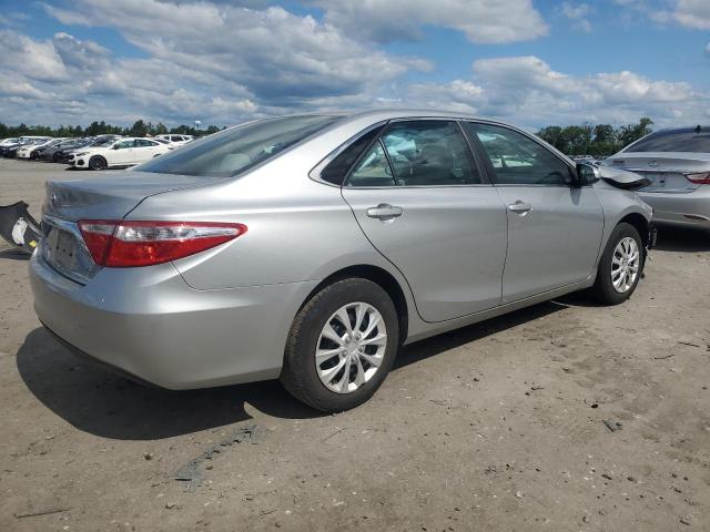 Vin: 4t1bf1fk3hu762227, lot: 58082695, toyota camry le 20173