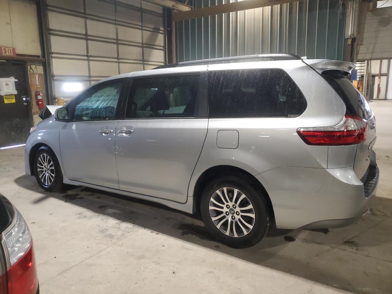 TOYOTA SIENNA XLE