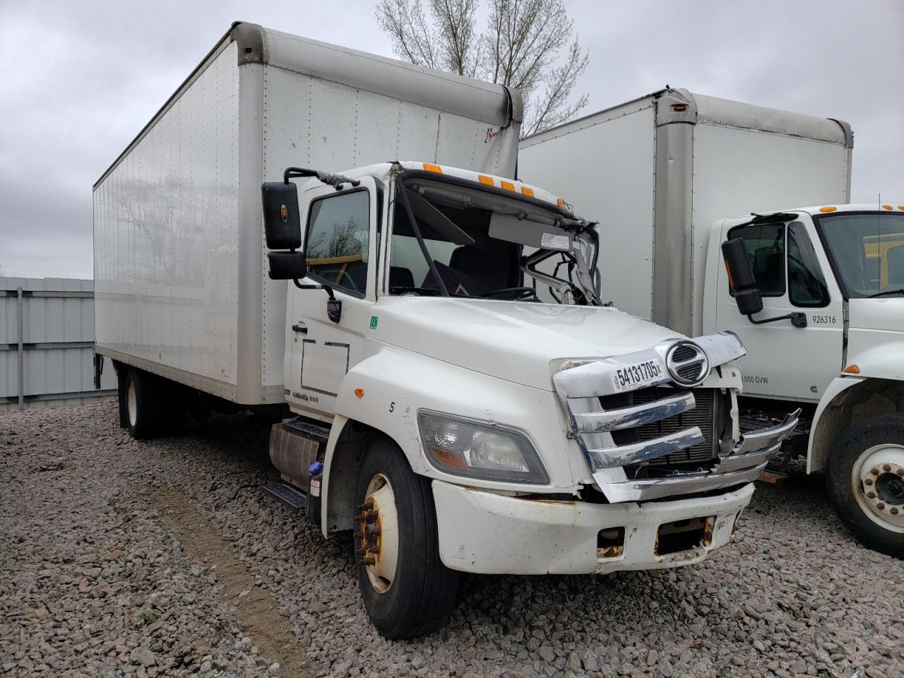 Lot #3281570398 2018 HINO 258/268