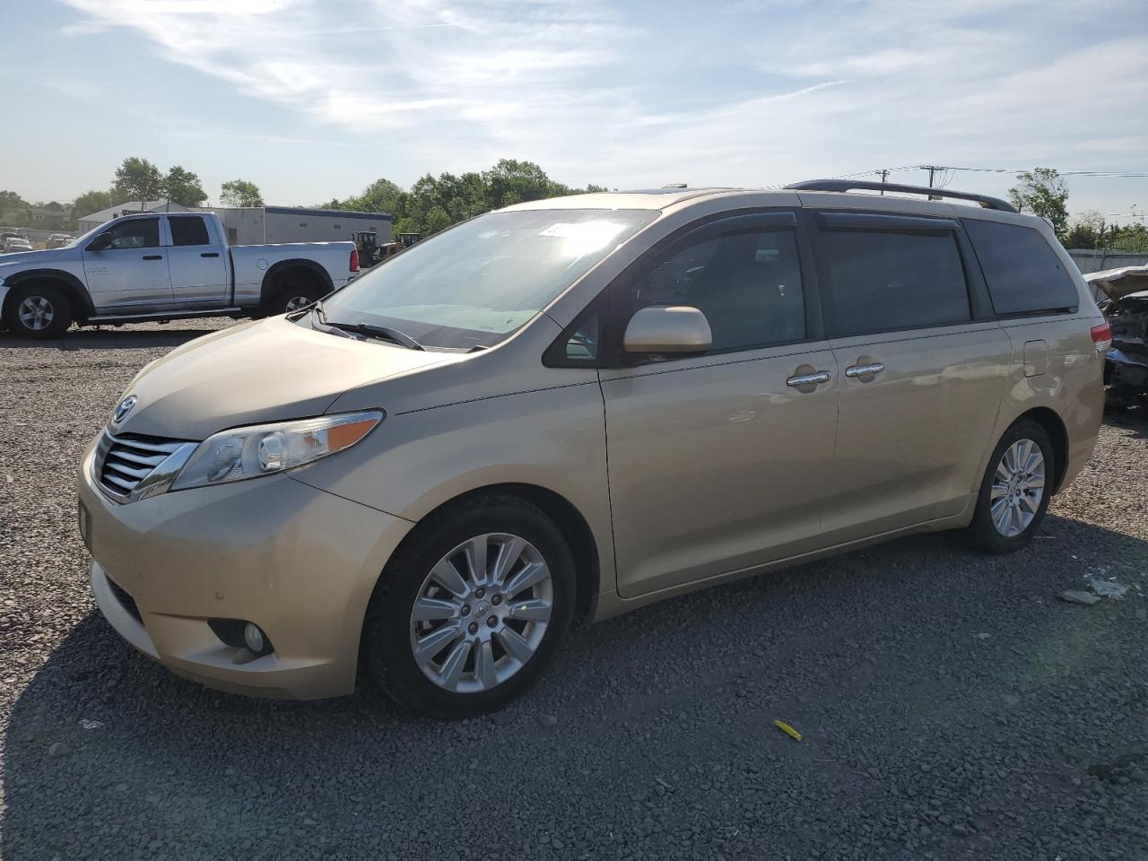 TOYOTA SIENNA XLE