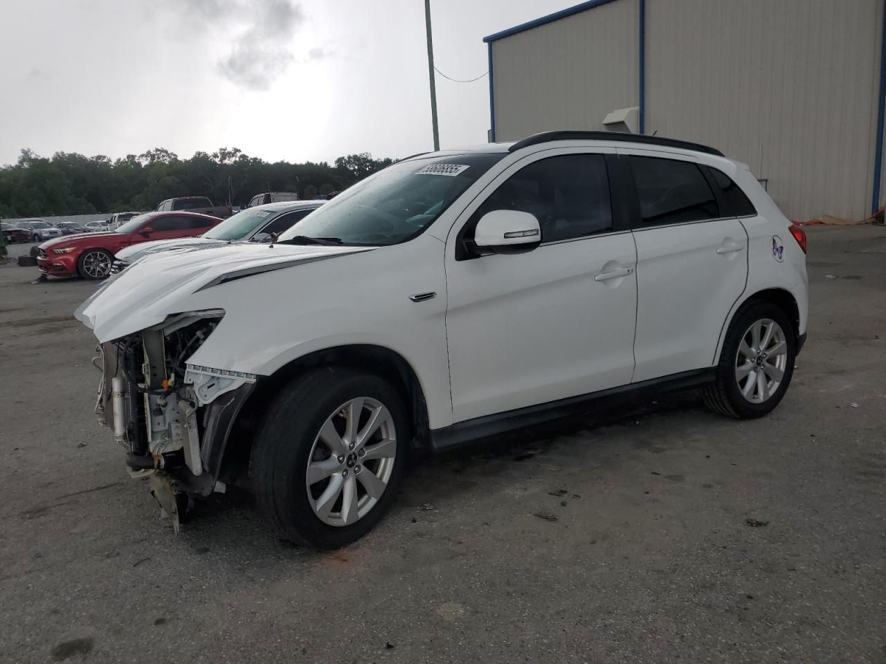 MITSUBISHI OUTLANDER SE