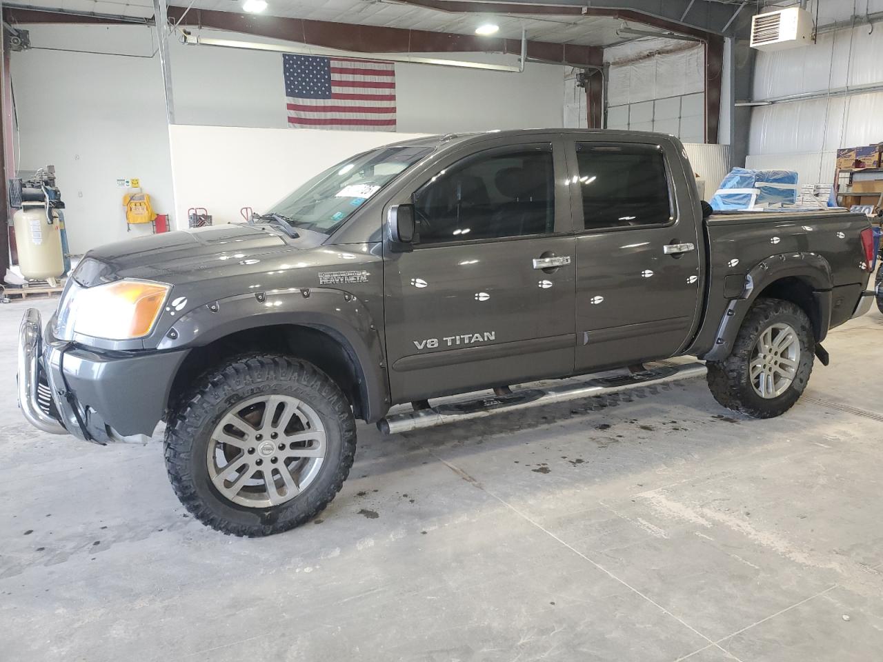 NISSAN TITAN S
