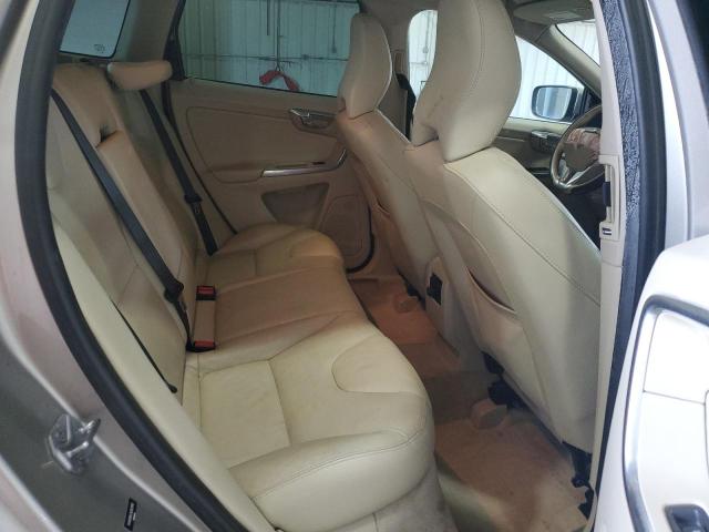 2016 VOLVO XC60 T5 PR - YV4612RK7G2821910