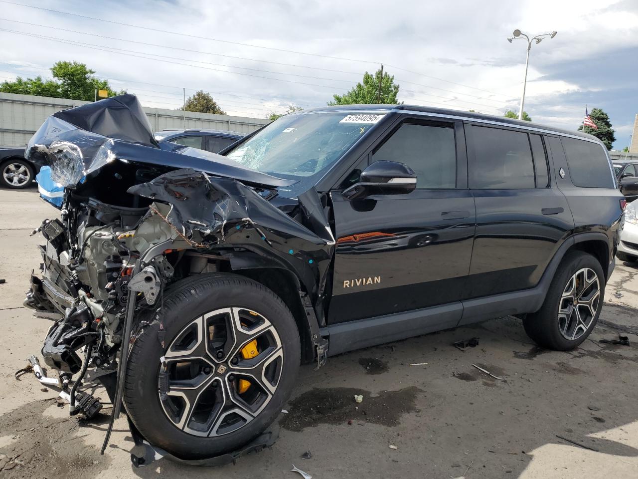 RIVIAN R1S ADVENTURE