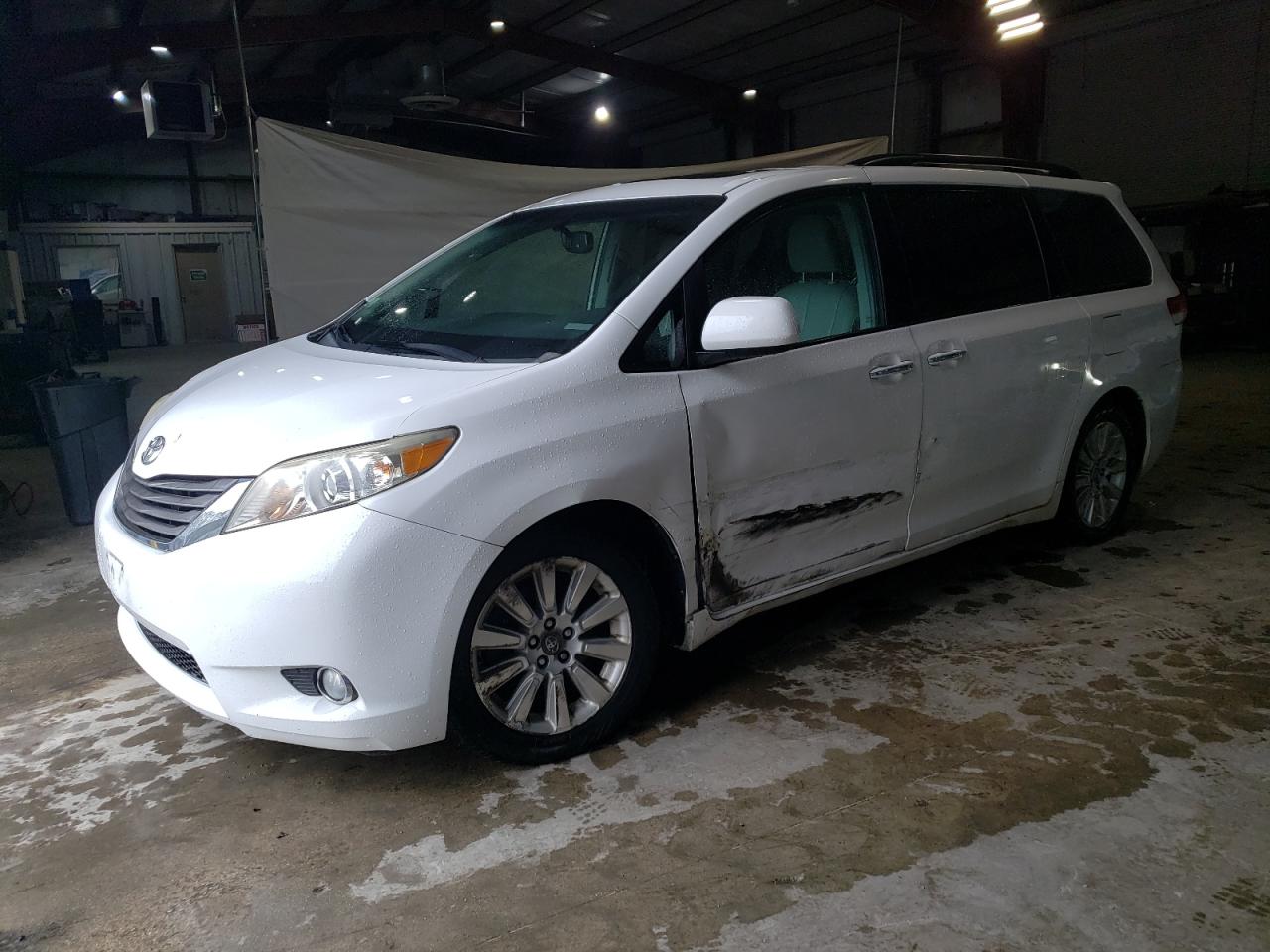 TOYOTA SIENNA XLE
