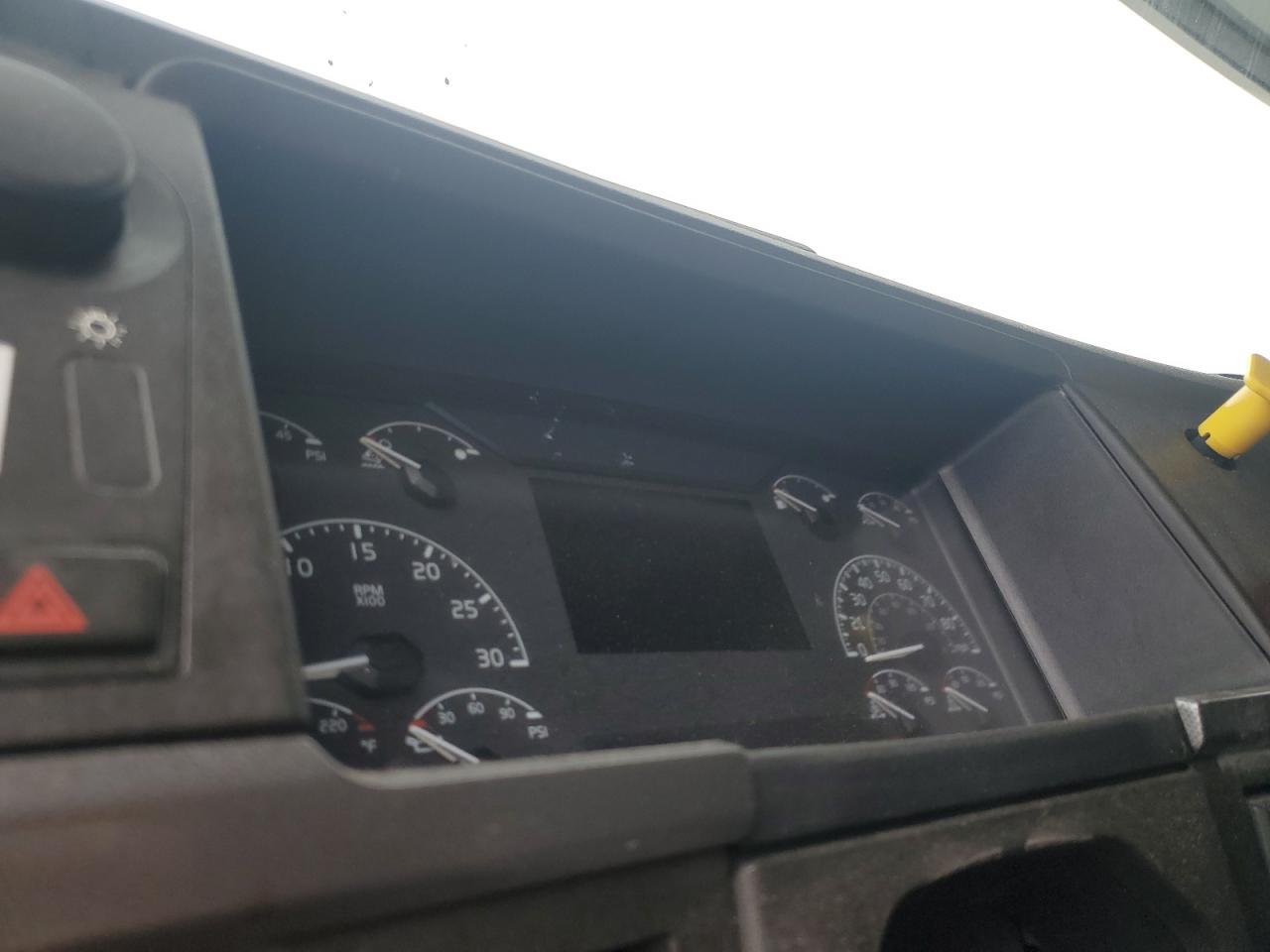 Lot #3222030174 2023 VOLVO VN VNL