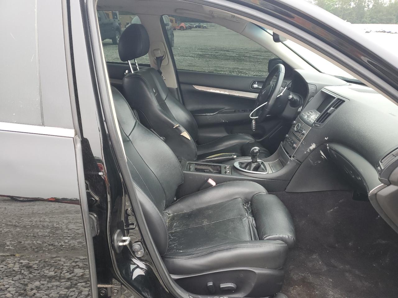 Infiniti G37 base 2012