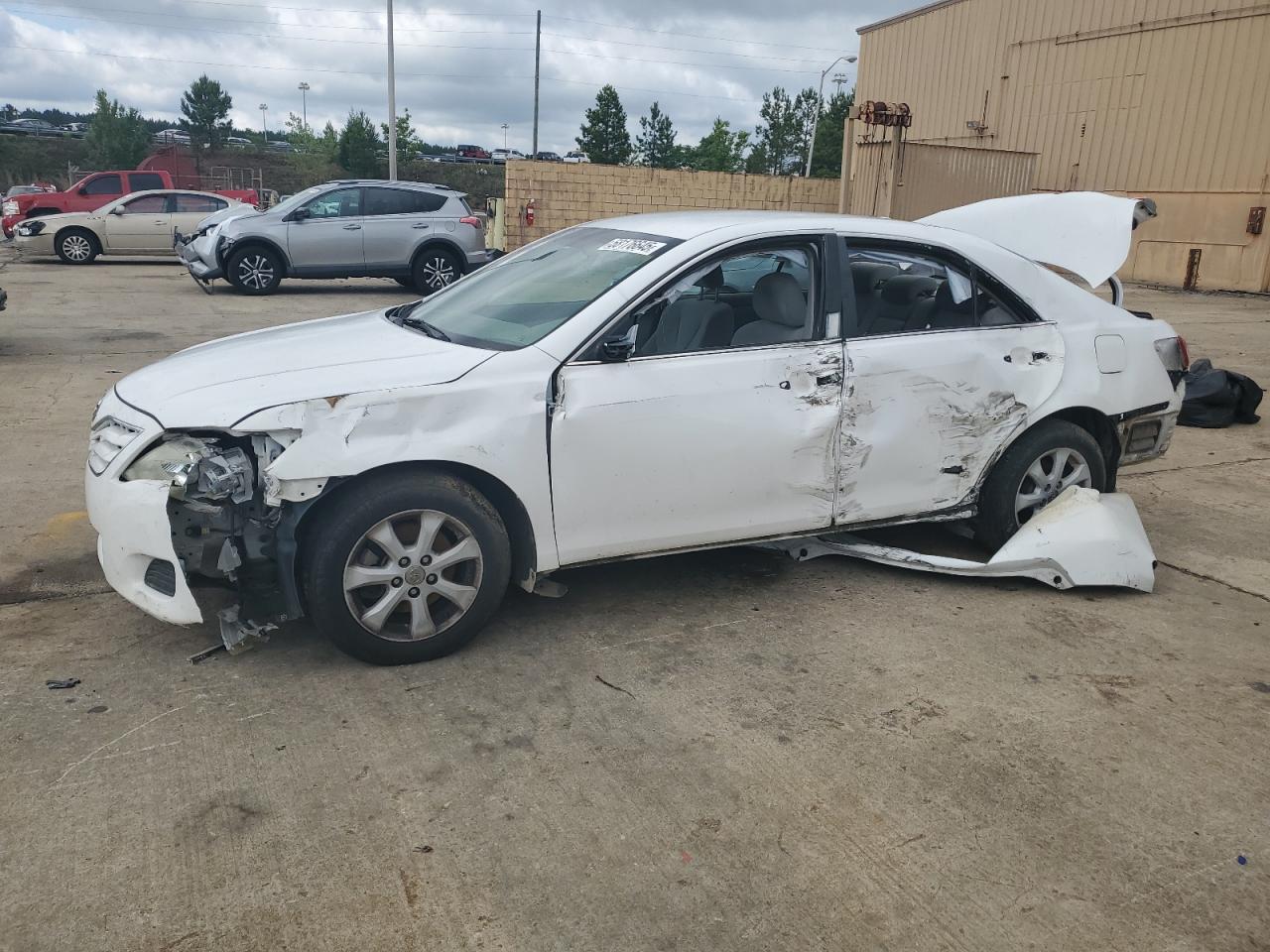 TOYOTA CAMRY BASE