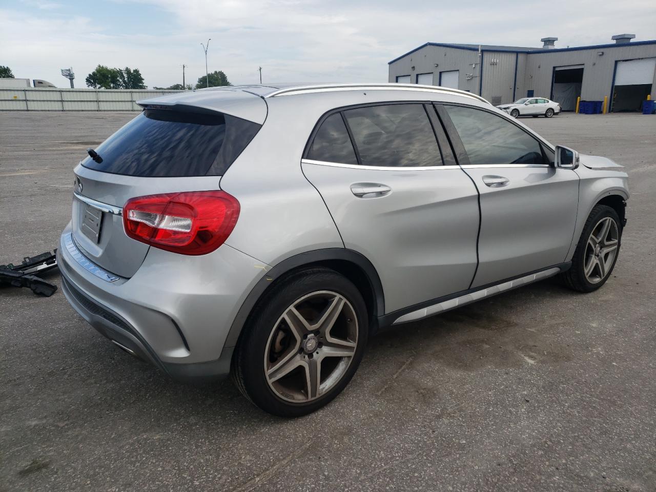MERCEDES-BENZ GLA-CLASS 2015
