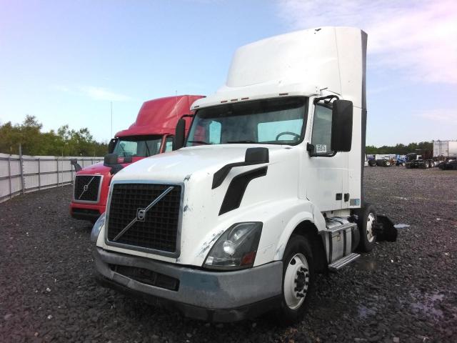 VOLVO VN VNL 2017 white tractor diesel 4V4N39TG9HN988084 photo #3