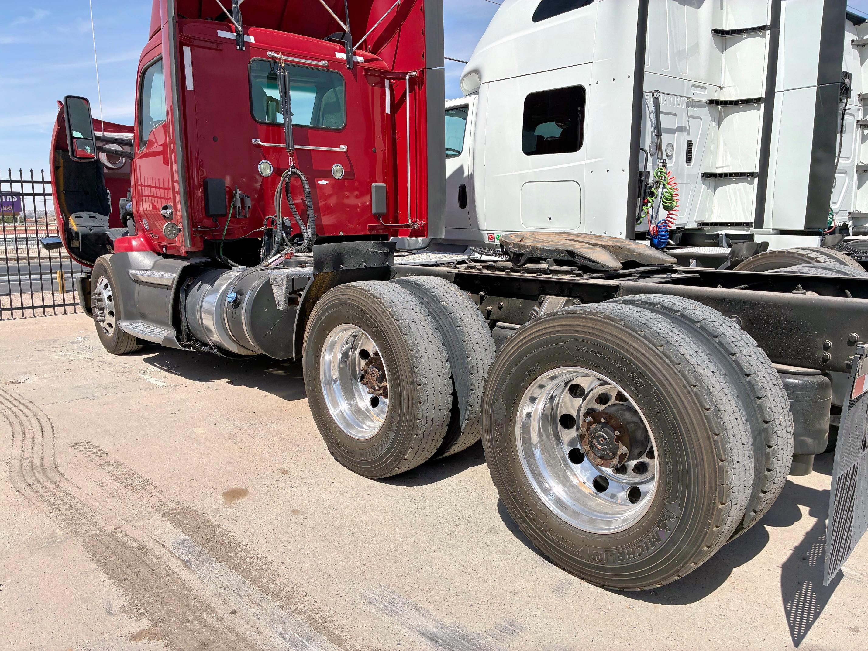 KENWORTH CONSTRUCTI 2017 red tractor diesel 1XKYD49X7HJ165911 photo #4