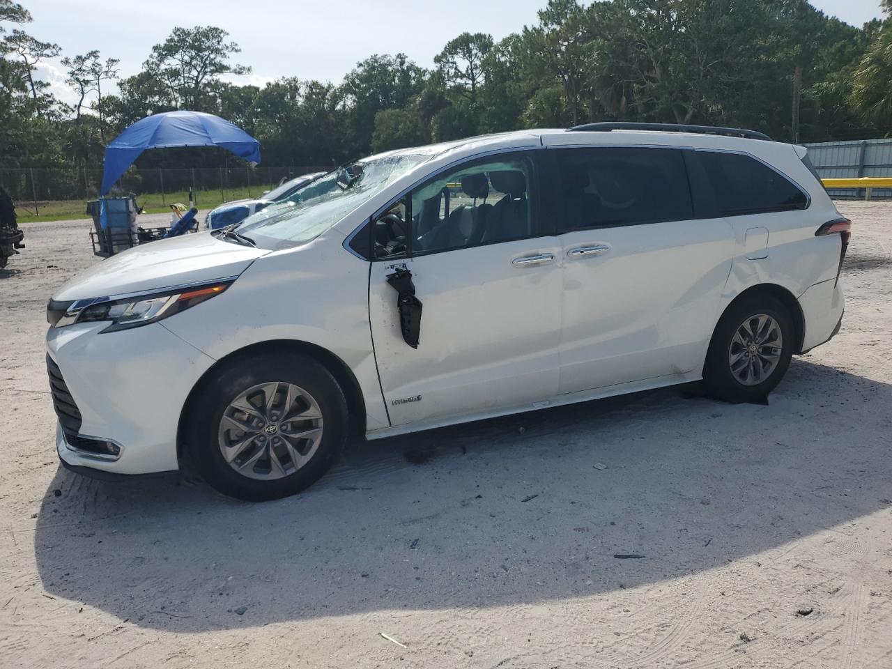 TOYOTA SIENNA XLE