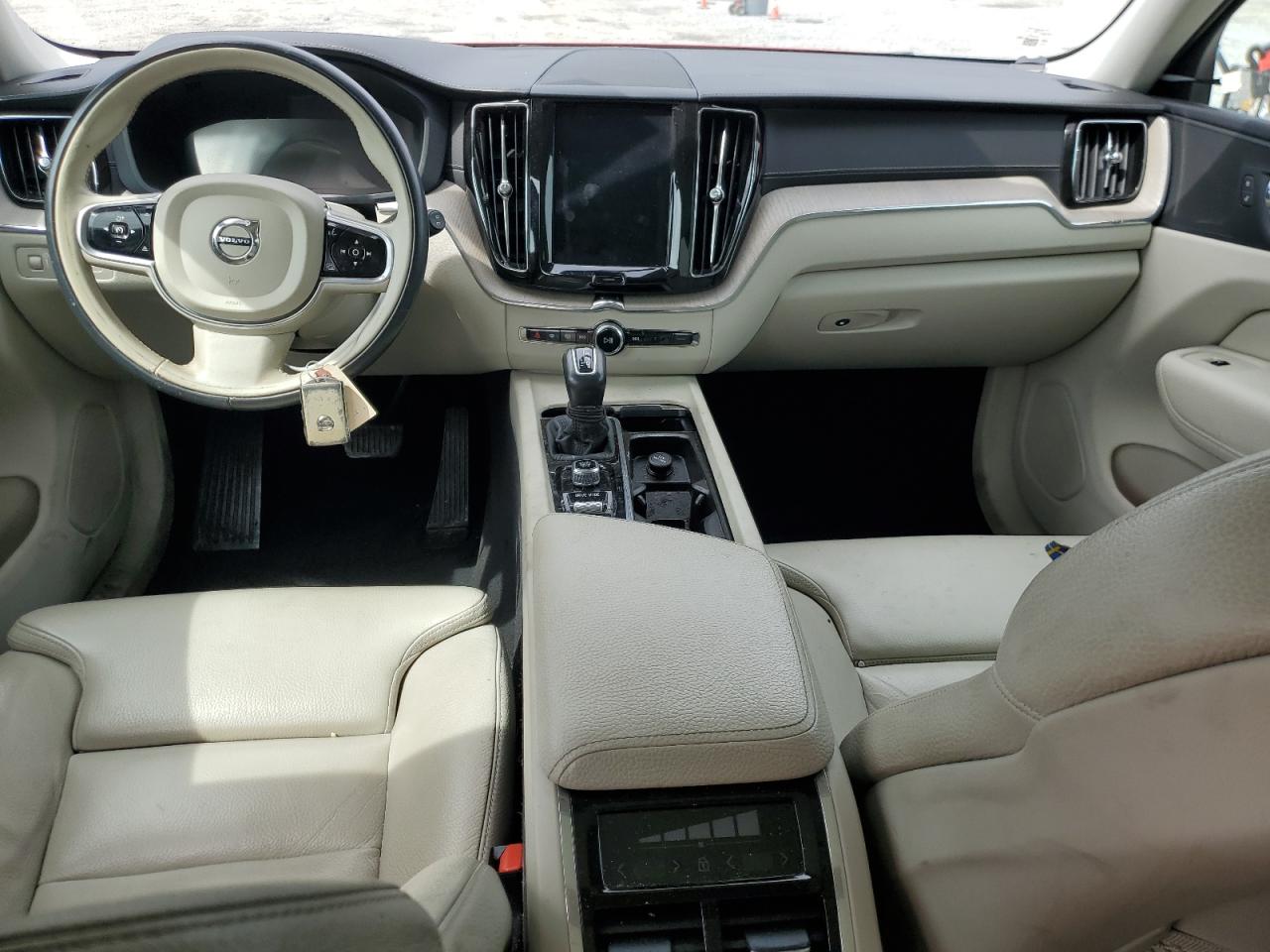 VOLVO XC60 T5 INSCRIPTION