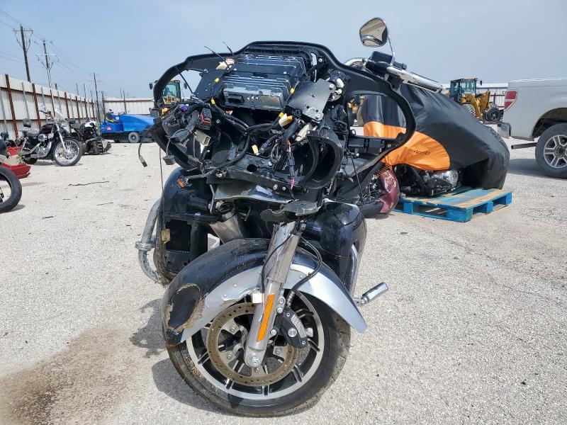 2019 HARLEY-DAVIDSON FLTRU 1HD1KGF15KB606231