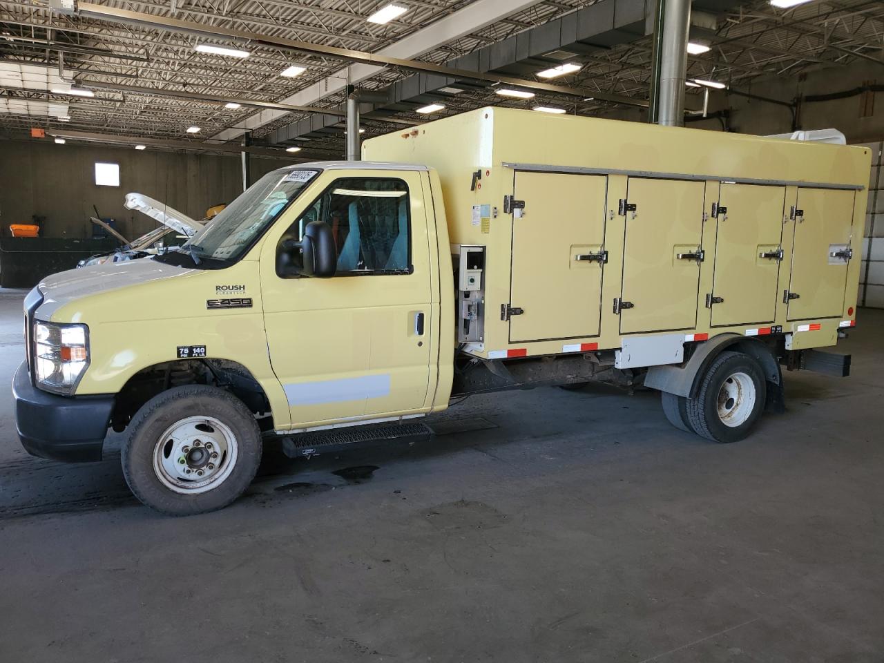 FORD ECONOLINE E450 SUPER DUTY CUTAWAY VAN