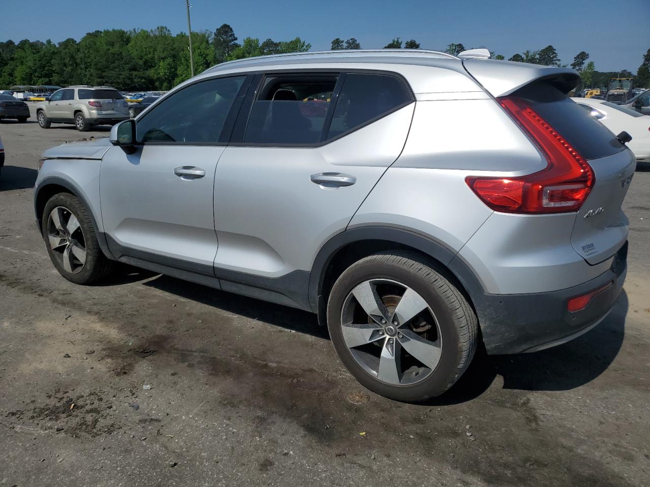 VOLVO XC40 T5 MOMENTUM